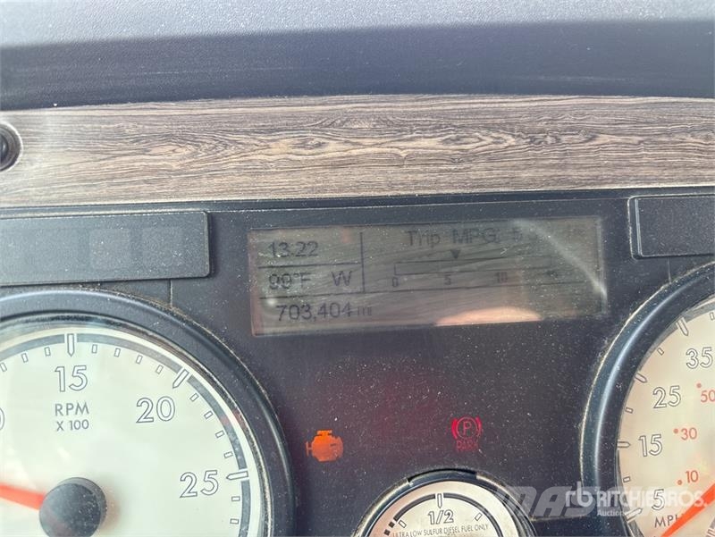 Freightliner 122SD 6x4 T/A Sleeper Truck Tractor Trekkvogner