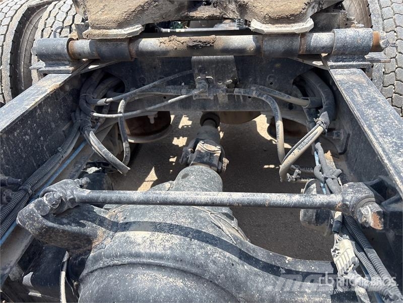 Freightliner 122SD 6x4 T/A Sleeper Truck Tractor Trekkvogner