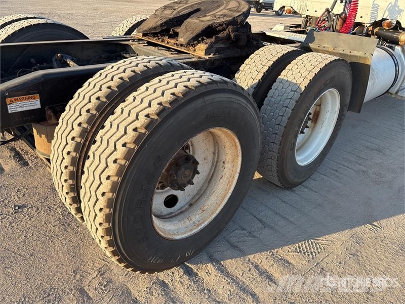 Freightliner 122SD 6x4 T/A Day Cab Truck Tractor Tractores (camiões)