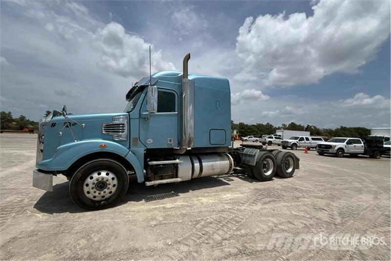Freightliner 122SD 6x4 T/A Sleeper Truck Tractor Trekkvogner