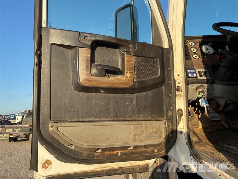 Freightliner 122SD 6x4 T/A Day Cab Truck Tractor Tractores (camiões)