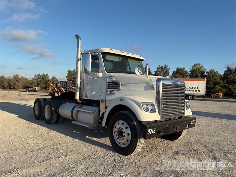 Freightliner 122SD 6x4 T/A Day Cab Truck Tractor Tractores (camiões)
