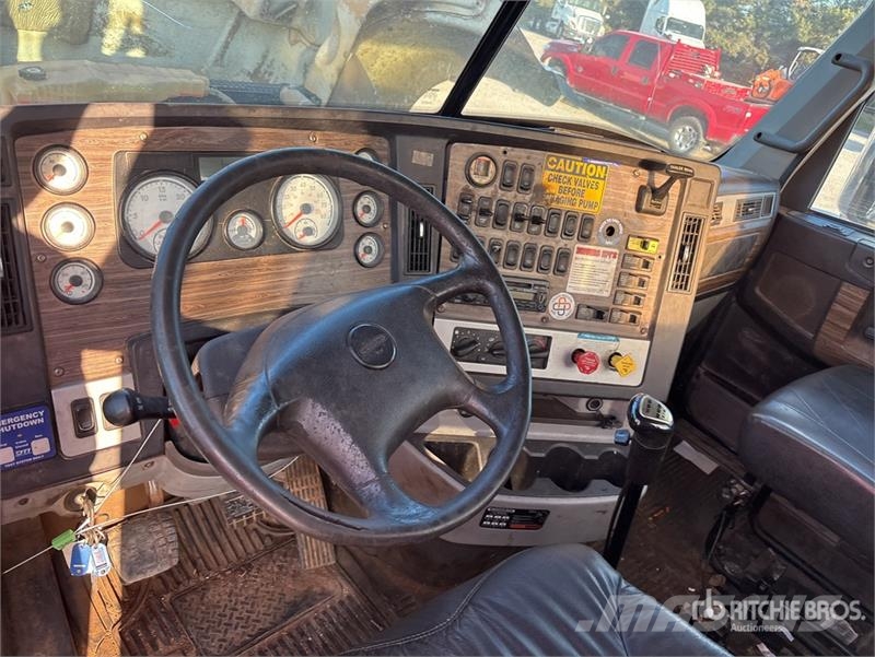 Freightliner 122SD 6x4 T/A Day Cab Truck Tractor Tractores (camiões)