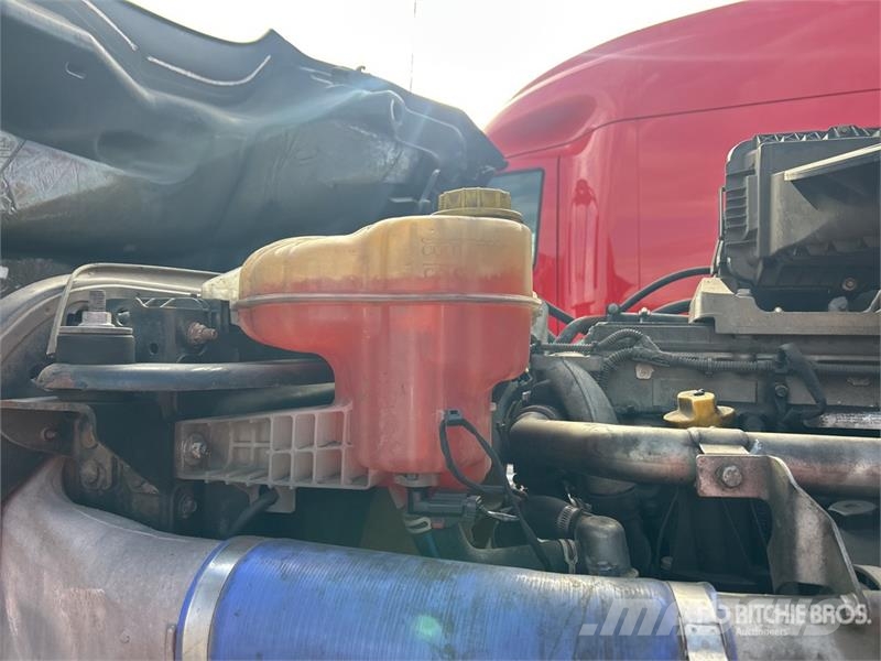 Freightliner 6x4 T/A Sleeper Truck Tractor Tegljači