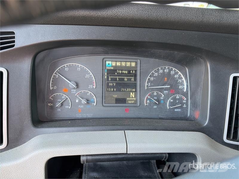 Freightliner 6x4 T/A Sleeper Truck Tractor Vlačilci