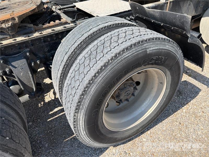 Freightliner 6x4 T/A Sleeper Truck Tractor Vlačilci