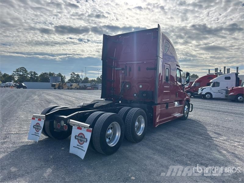 Freightliner 6x4 T/A Sleeper Truck Tractor Tegljači