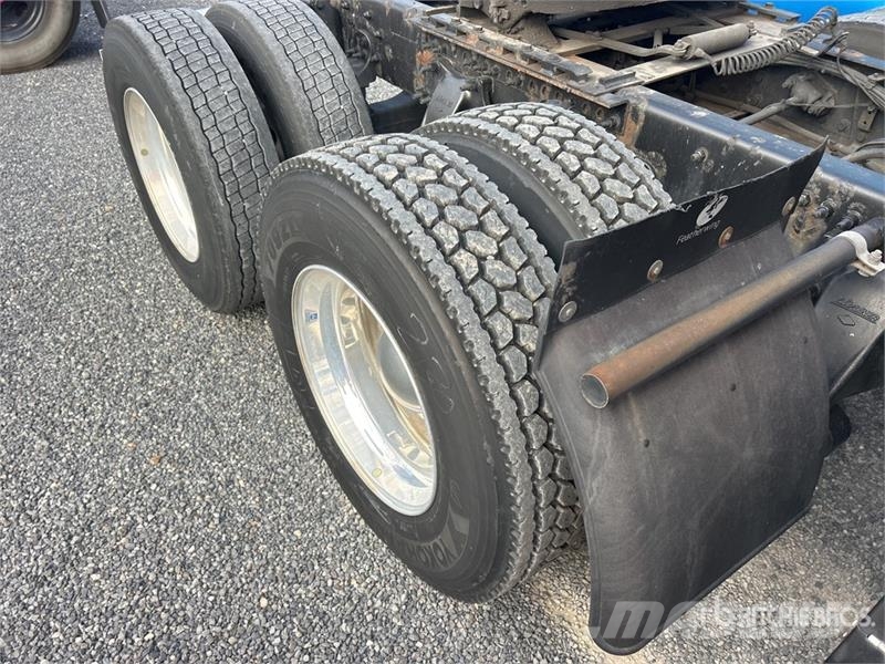 Freightliner 6x4 T/A Sleeper Truck Tractor Tegljači