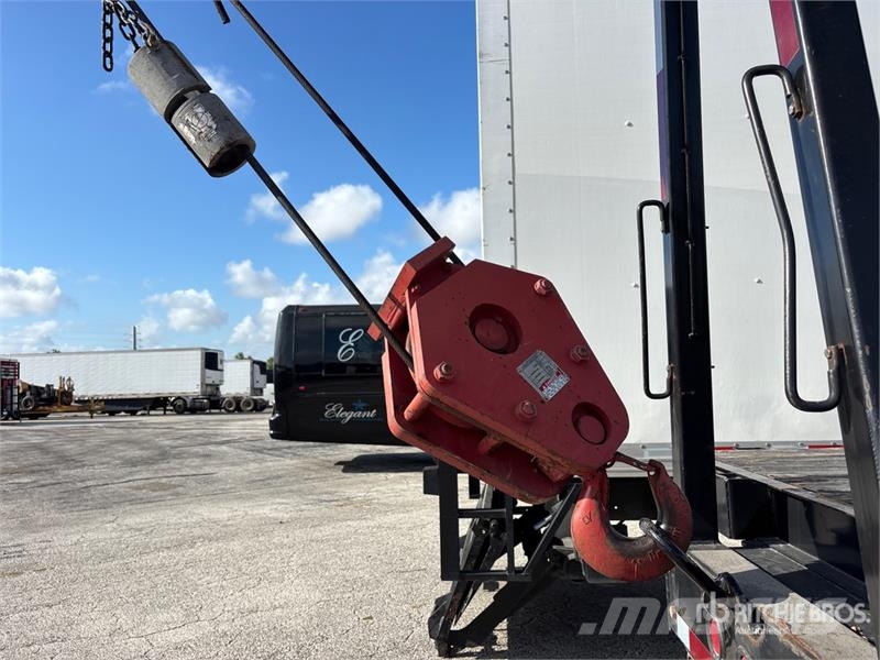 Freightliner 900A 52000 lb Straight Boom on Freightliner 108SD Autožeriavy, hydraulické ruky