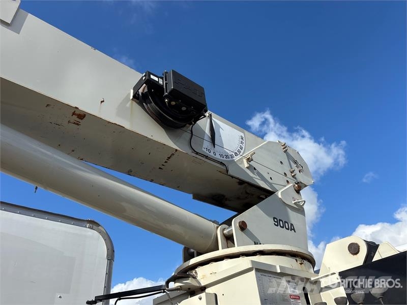 Freightliner 900A 52000 lb Straight Boom on Freightliner 108SD Autožeriavy, hydraulické ruky