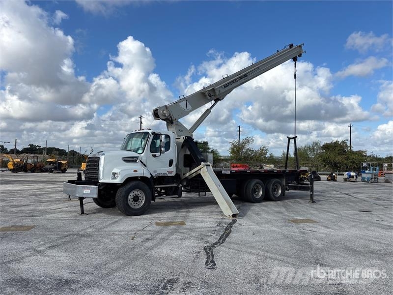 Freightliner 900A 52000 lb Straight Boom on Freightliner 108SD Autožeriavy, hydraulické ruky