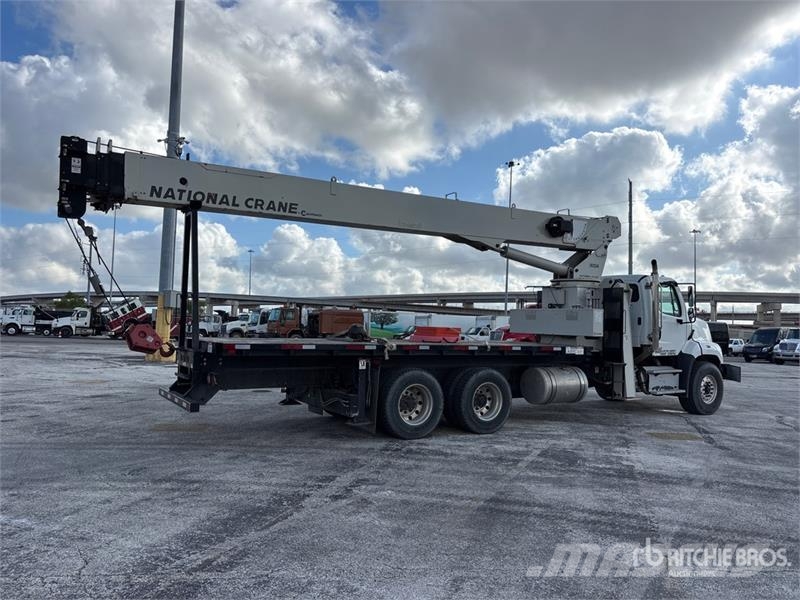Freightliner 900A 52000 lb Straight Boom on Freightliner 108SD Autožeriavy, hydraulické ruky