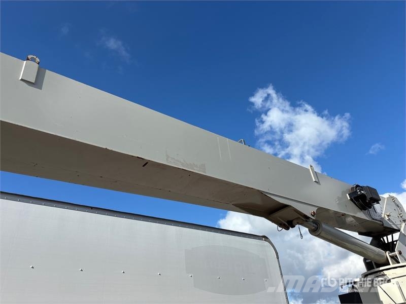 Freightliner 900A 52000 lb Straight Boom on Freightliner 108SD Autožeriavy, hydraulické ruky