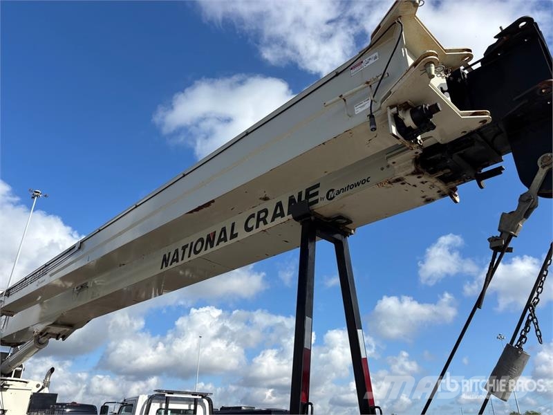 Freightliner 900A 52000 lb Straight Boom on Freightliner 108SD Autožeriavy, hydraulické ruky