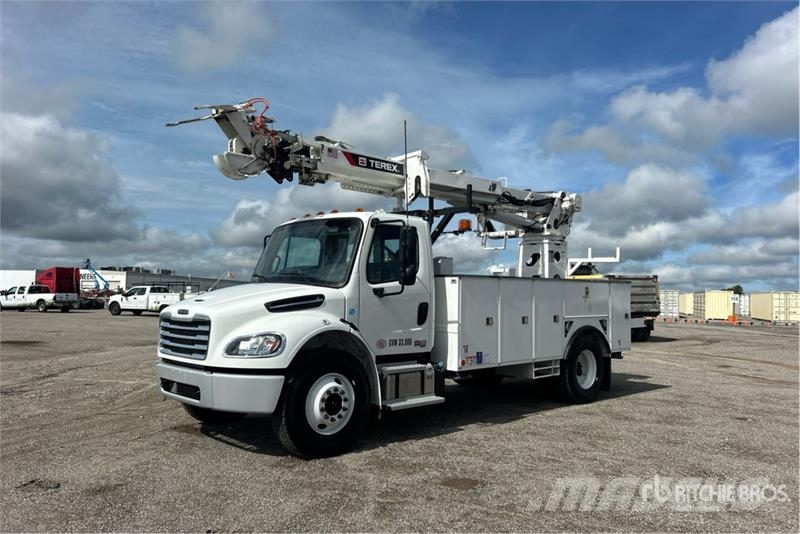Freightliner C4047 on Freightliner M2 106 4x2 Digger Derrick Tr Fahrzeug mit mobiler Bohranlage