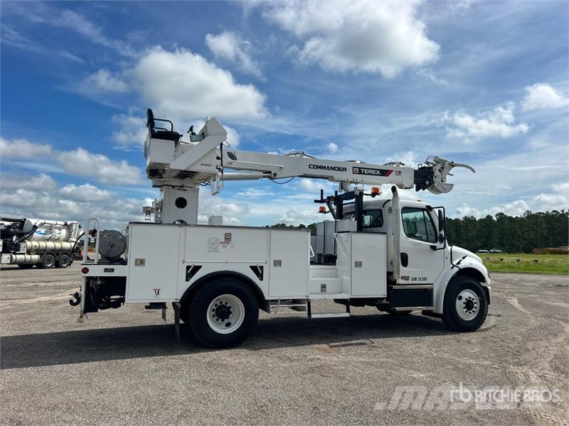 Freightliner C4047 on Freightliner M2 106 4x2 Digger Derrick Tr شاحنات المعدات  المحمولة لحفر الآبار