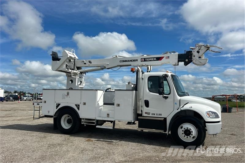 Freightliner C4047 on Freightliner M2 106 4x2 Digger Derrick Tr Fahrzeug mit mobiler Bohranlage