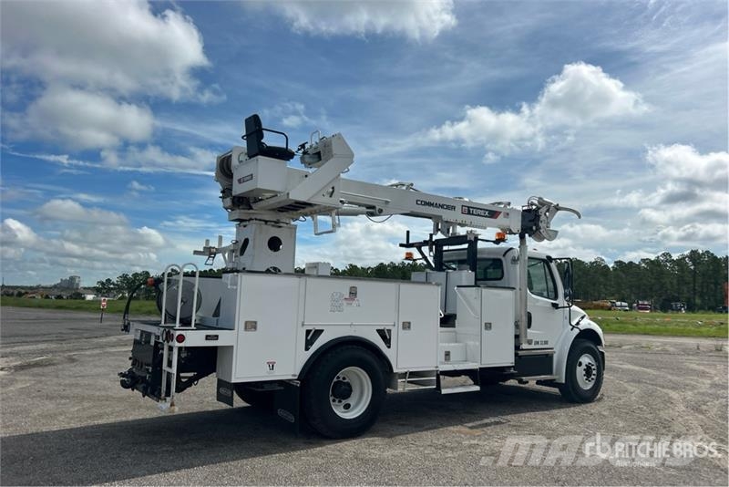 Freightliner C4047 on Freightliner M2 106 4x2 Digger Derrick Tr Fahrzeug mit mobiler Bohranlage