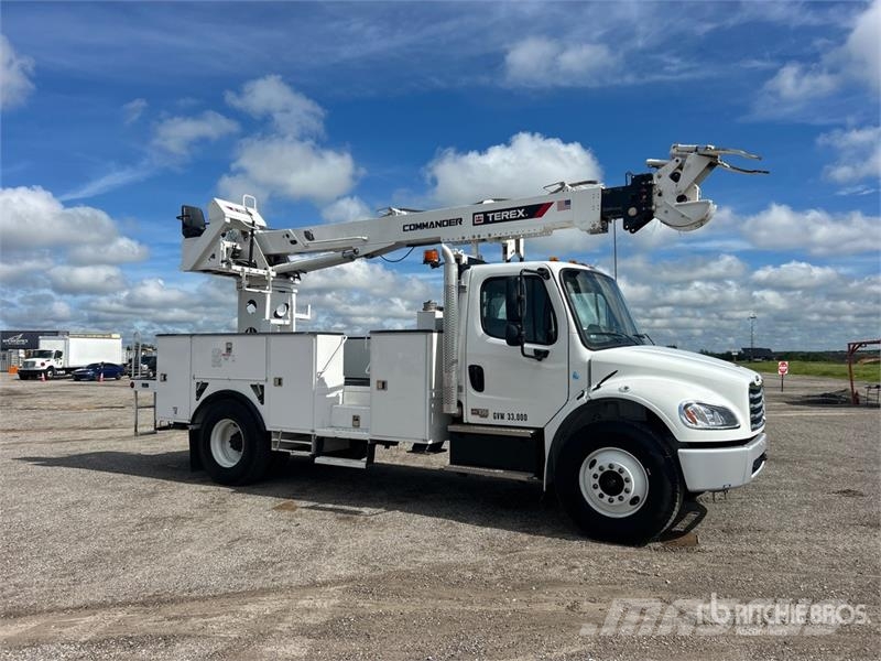 Freightliner C4047 on Freightliner M2 106 4x2 Digger Derrick Tr شاحنات المعدات  المحمولة لحفر الآبار
