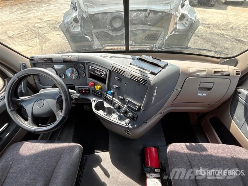 Freightliner Cacadia 113 6x4 T/A Day Cab Truck Tractor Tractor Units