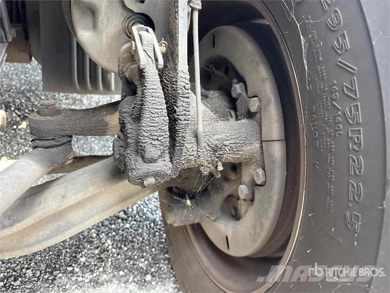 Freightliner Cacadia 113 T/A Day Cab Truck Tractor Влекачи