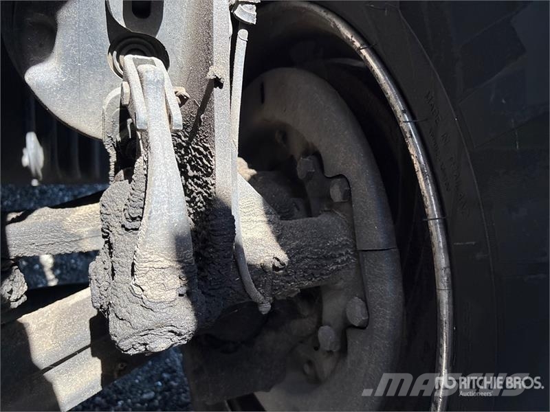 Freightliner Cacadia 113 6x4 T/A Day Cab Truck Tractor Trekkvogner