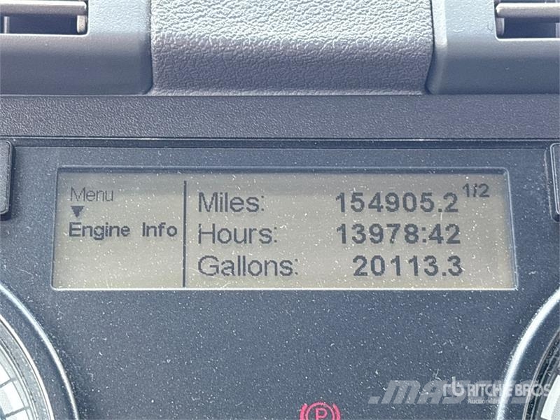 Freightliner Cacadia 113 6x4 T/A Day Cab Truck Tractor Tractor Units