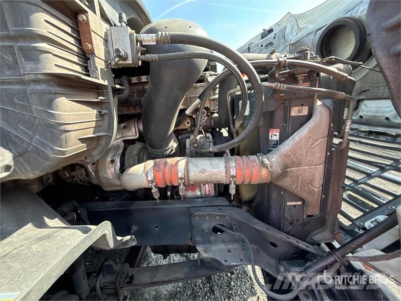 Freightliner Cacadia 113 T/A Day Cab Truck Tractor Влекачи