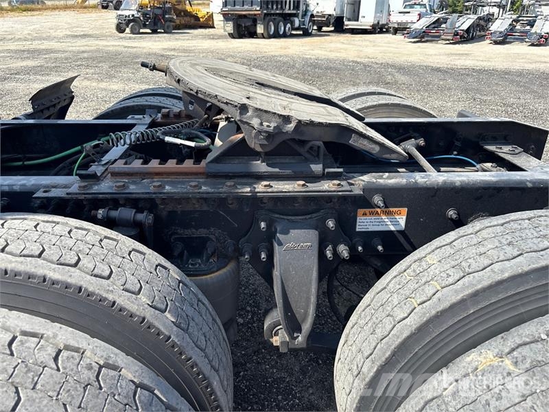Freightliner Cacadia 113 T/A Day Cab Truck Tractor Влекачи
