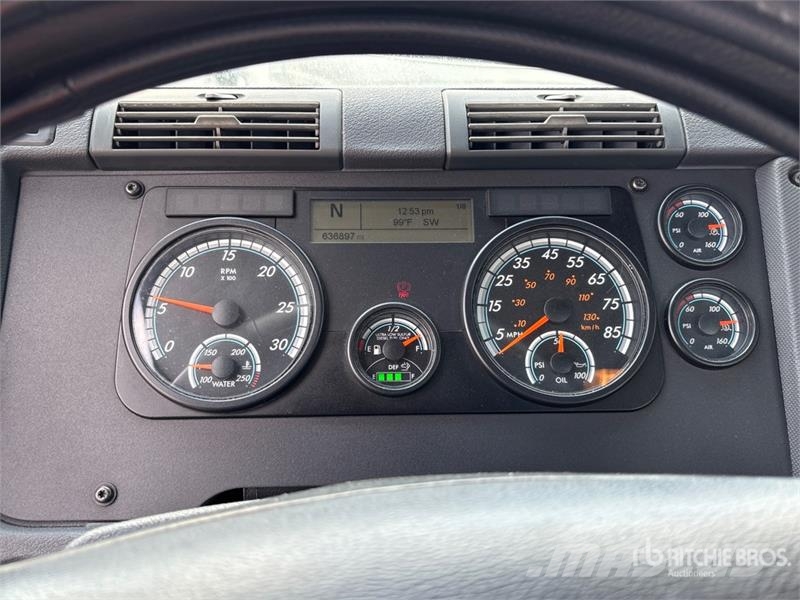 Freightliner Cacadia 113 6x4 T/A Day Cab Truck Tractor Tractor Units