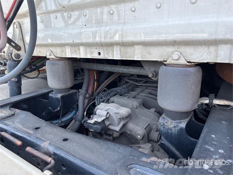 Freightliner Cacadia 113 T/A Day Cab Truck Tractor Влекачи