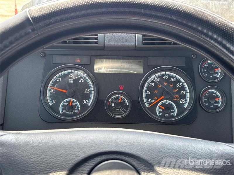 Freightliner Cacadia 113 T/A Day Cab Truck Tractor Влекачи
