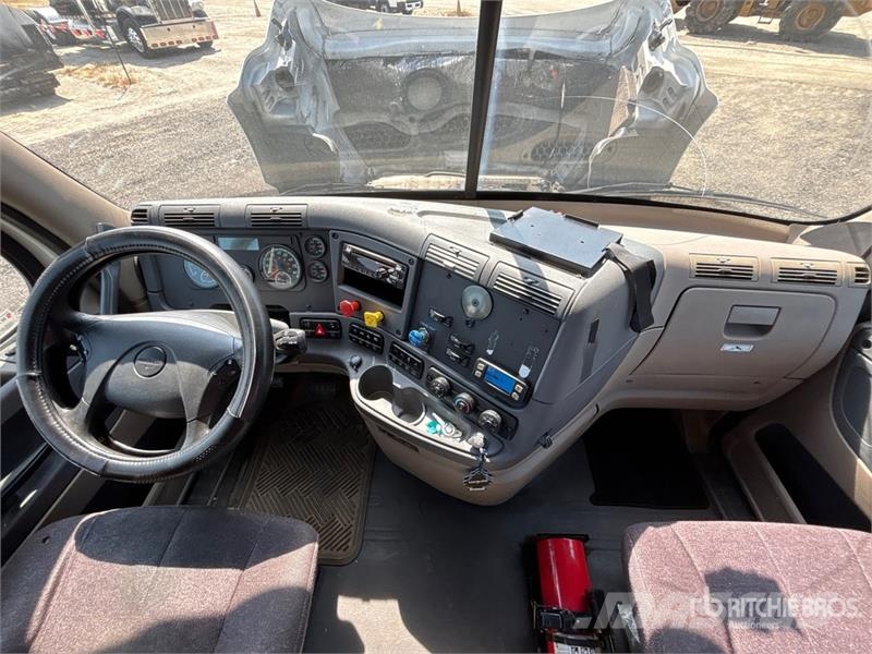 Freightliner Cacadia 113 T/A Day Cab Truck Tractor Влекачи
