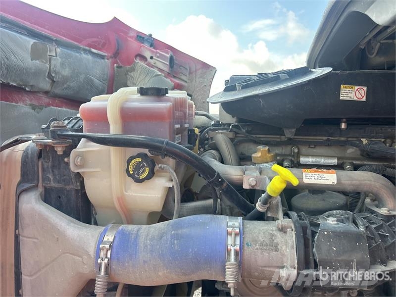 Freightliner Cascadia 113 10x4 Quad/A Dump Truck Pašizgāzējs