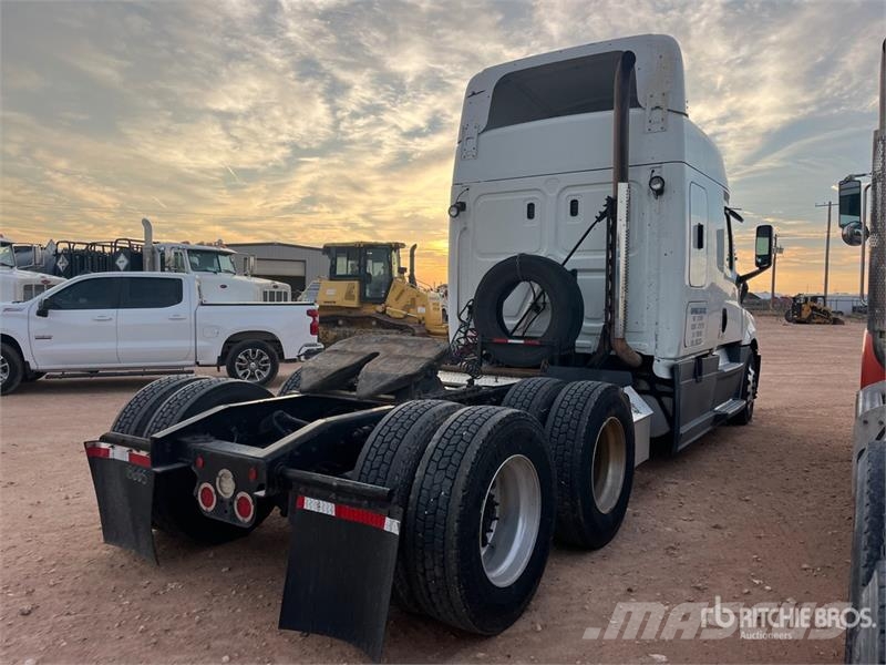 Freightliner Cascadia 126 6x4 T/A Sleeper Truck Tractor Sattelzugmaschinen