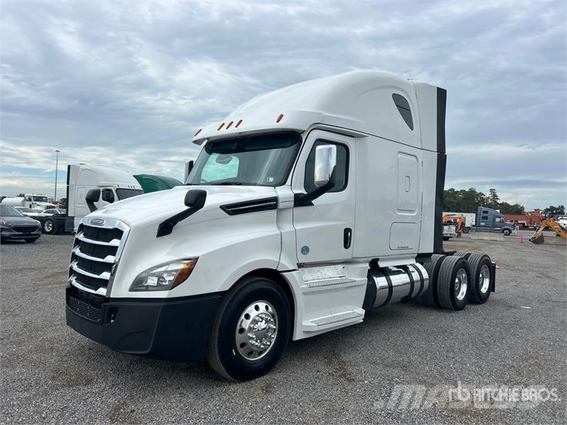 Freightliner Cascadia 126 6x4 T/A Sleeper Truck Tractor Vilcēji