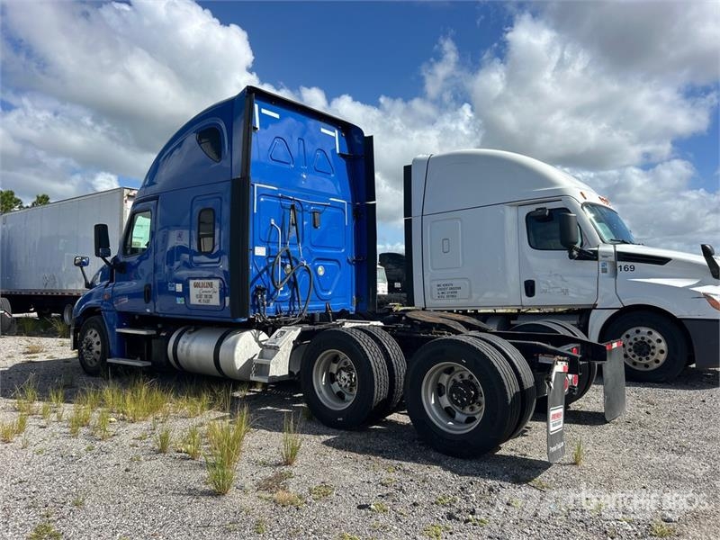 Freightliner Cascadia 125 6x4 T/A Sleeper Truck Tractor Sattelzugmaschinen