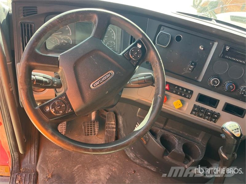 Freightliner Cascadia 126 Autotractoare