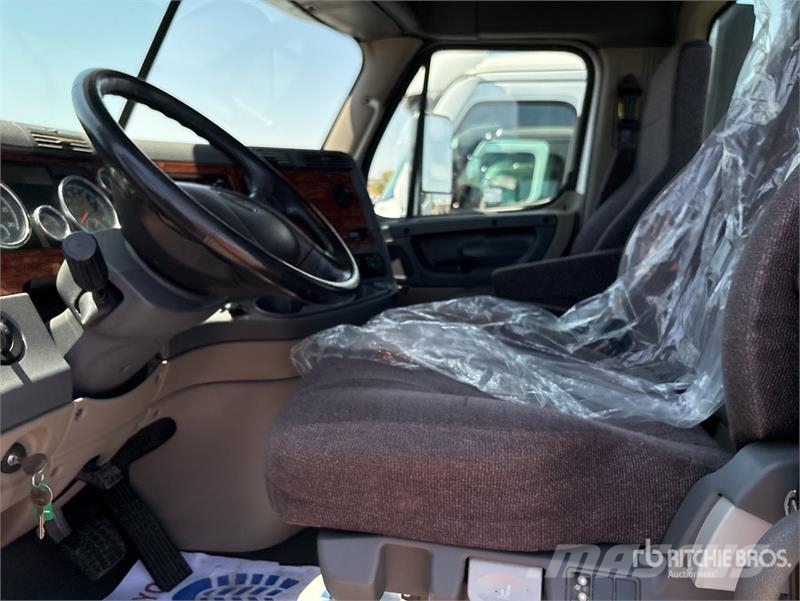 Freightliner Cascadia 113 Camiones portacoches