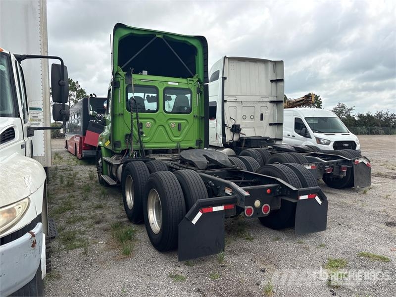 Freightliner Cascadia 113 Тягачі