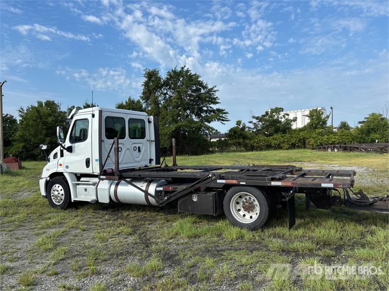 Freightliner Cascadia 113 Camiones portacoches