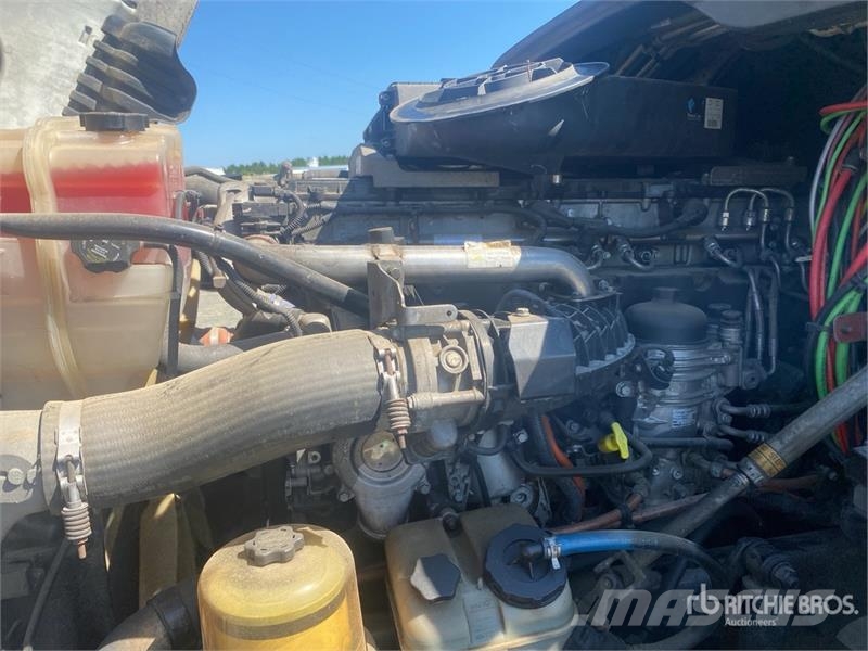Freightliner Cascadia 125 6x4 T/A Sleeper Truck Tractor Cabezas tractoras
