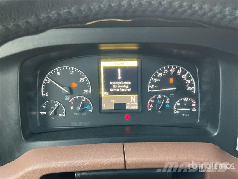 Freightliner Cascadia 126 6x4 T/A Sleeper Truck Tractor (Inoper Tegljači