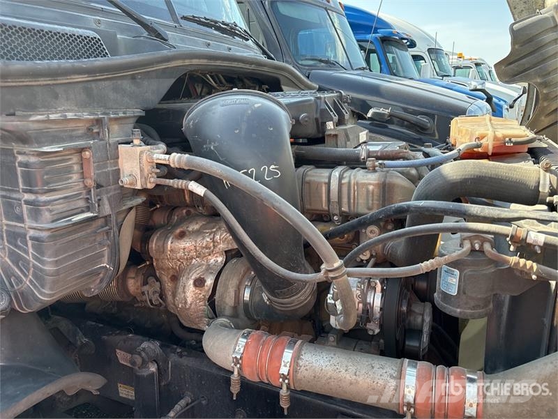 Freightliner Cascadia 125 6x4 T/A Sleeper Truck Tractor Tegljači