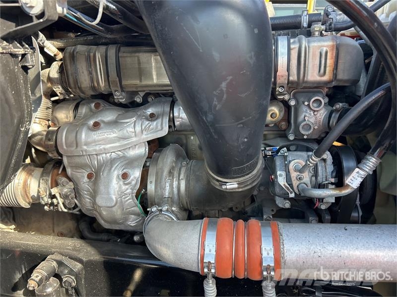 Freightliner Cascadia 126 6x4 T/A Sleeper Truck Tractor Trekkers