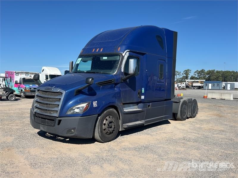 Freightliner Cascadia 126 6x4 T/A Sleeper Truck Tractor Tegljači