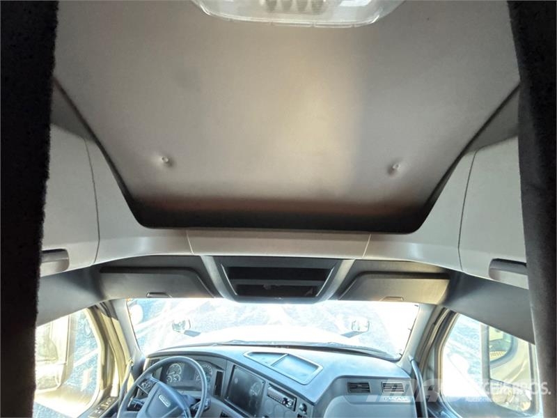 Freightliner Cascadia 126 6x4 T/A Sleeper Truck Tractor وحدات الجر
