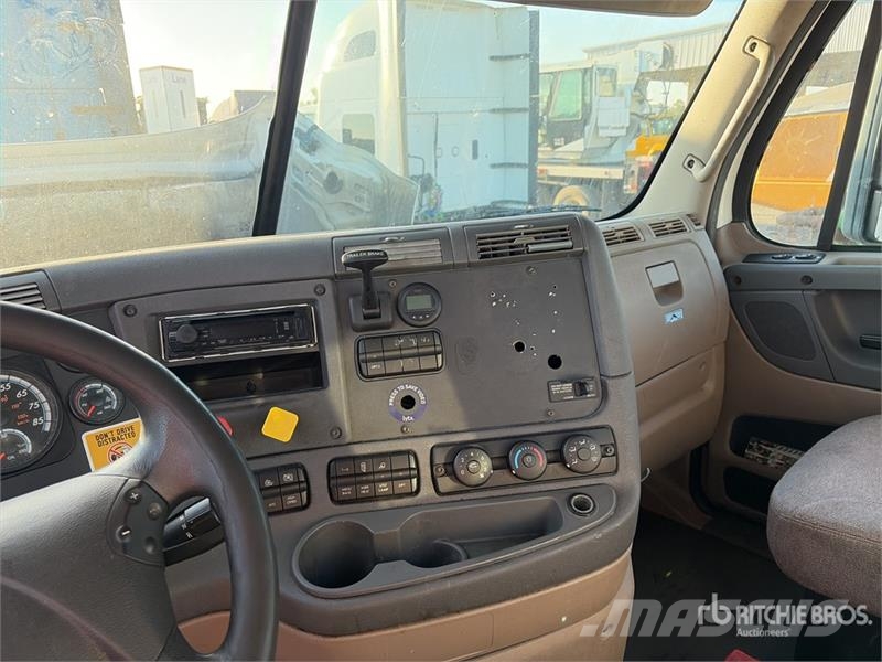 Freightliner Cascadia 113 Vetopöytäautot