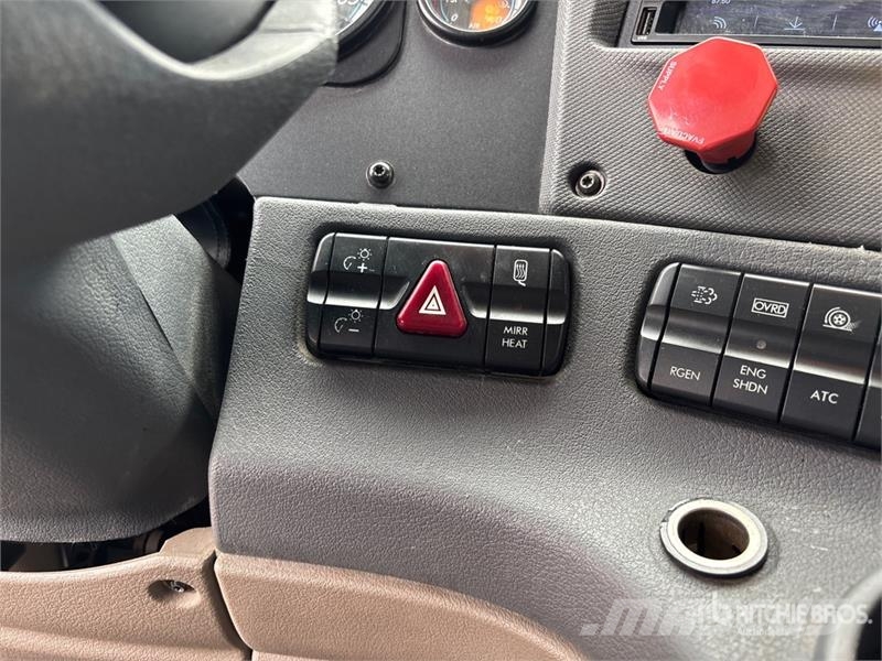 Freightliner Cascadia 125 6x4 T/A Sleeper Truck Tractor Naudoti vilkikai