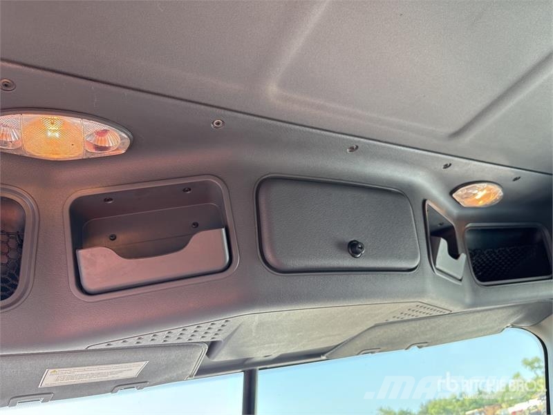 Freightliner Cascadia 113 Camiones portacoches